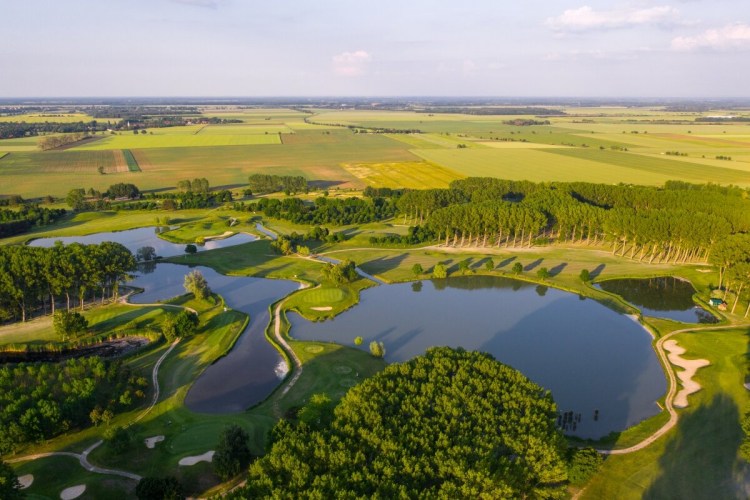 Bukfurdo golf, Maďarsko