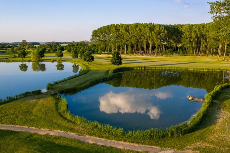 Bukfurdo golf, Maďarsko